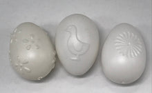 Load image into Gallery viewer, Plastic Embossed Eggs to Decorate
